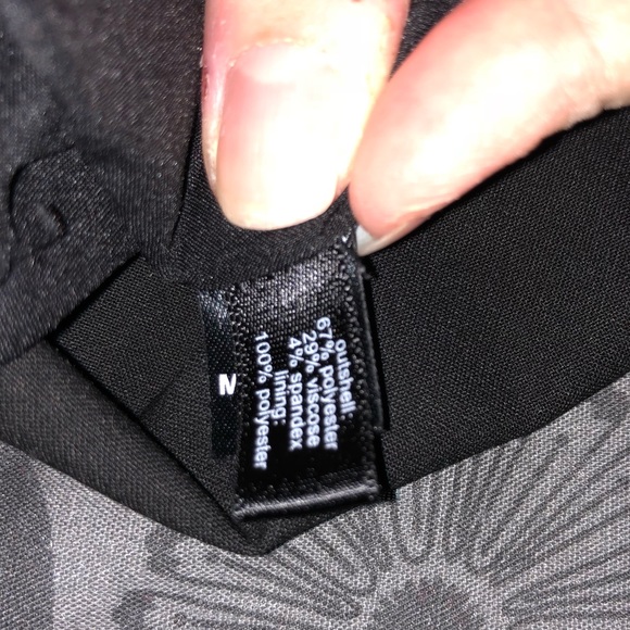 Blk pencil skirt size 2 The Limited wardrobestaple - Picture 4 of 6